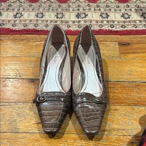 Elegant Brown Crocodile Pattern Loafers